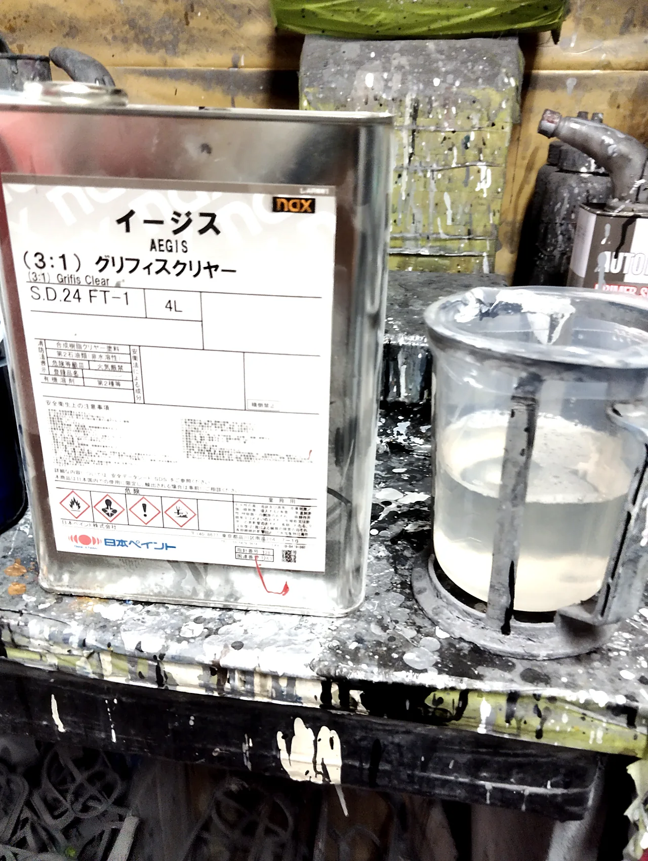 ハイラックスの塗装の仕上げに使うクリヤー塗料