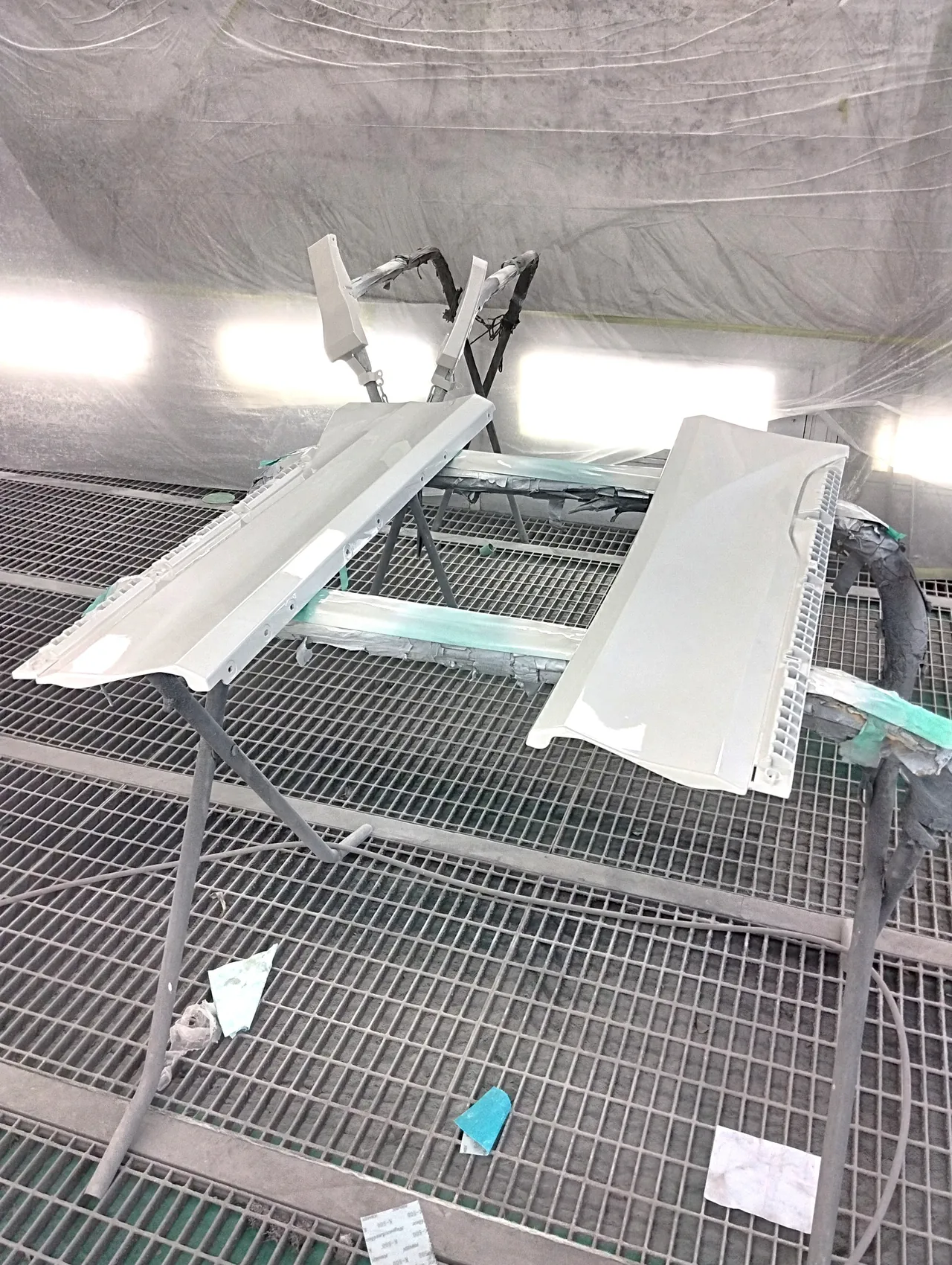 車体と同じ070に塗った、90系ヴォクシーの樹脂の部品