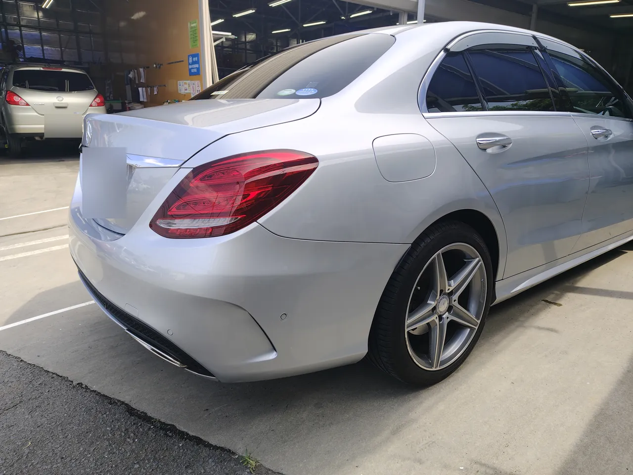 ベンツCクラス C200を右後ろから見たリヤバンパー（入庫時）