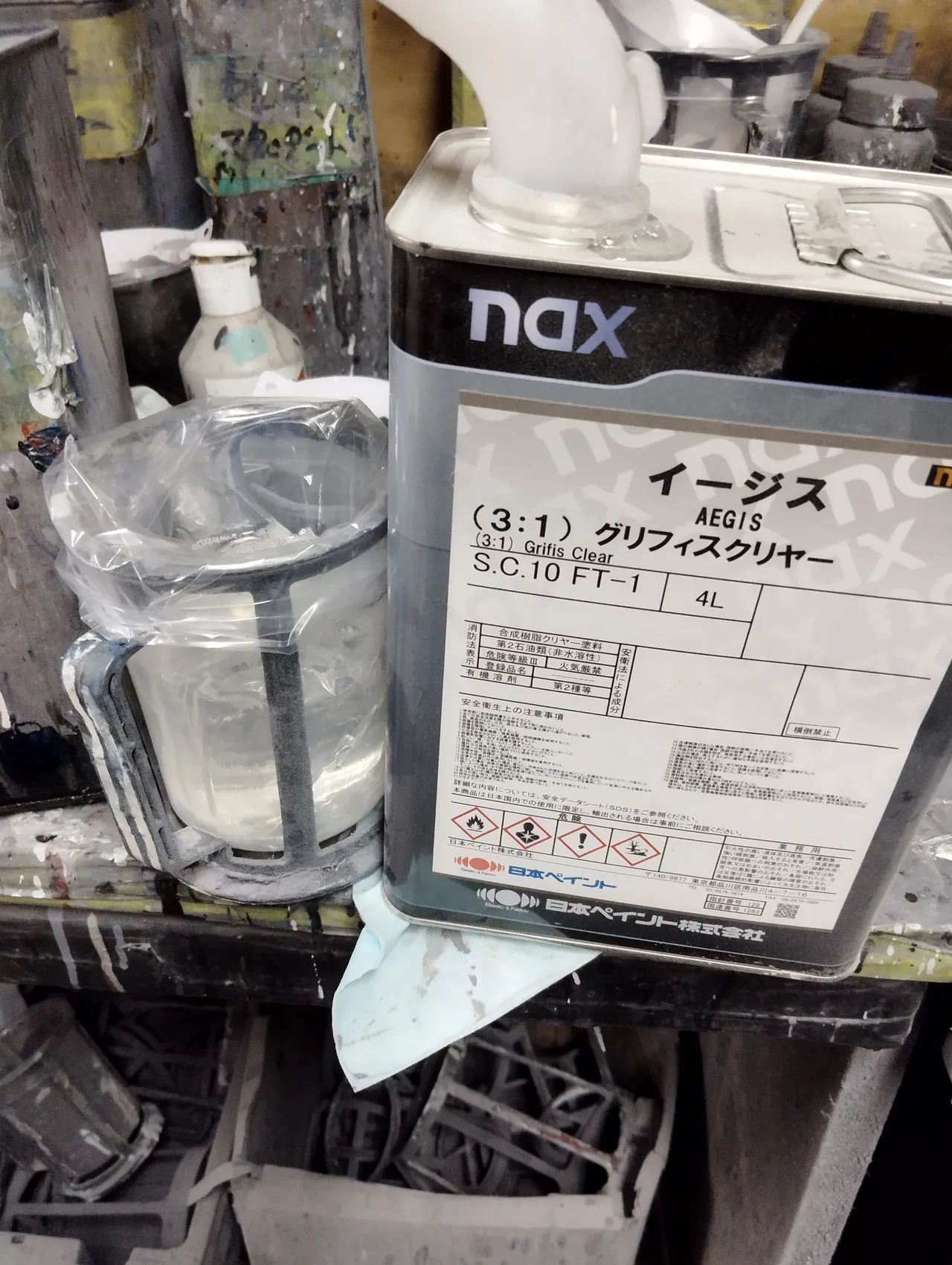 40系ヴェルファイアのルーフの塗装に使った、日本ペイント nax イージス（3:1）グリフィスクリヤーの缶