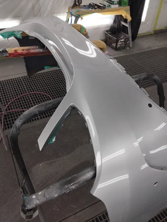 輸入車の部品。国産車より高くなりやすく、届くまでも時間がかかります