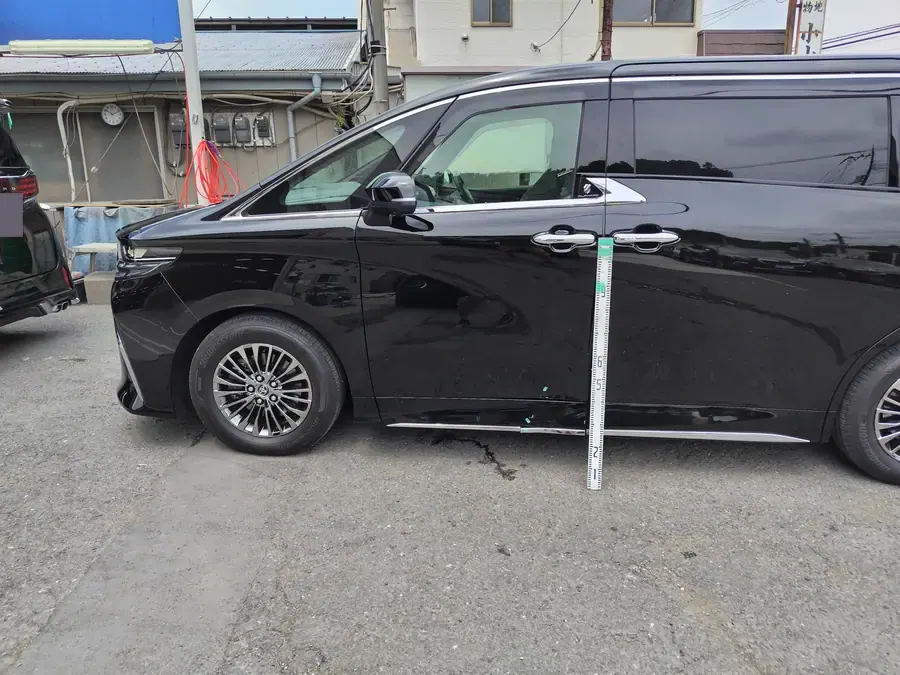 お預かりした車。受付でお伺いした内容から段取りを組みます