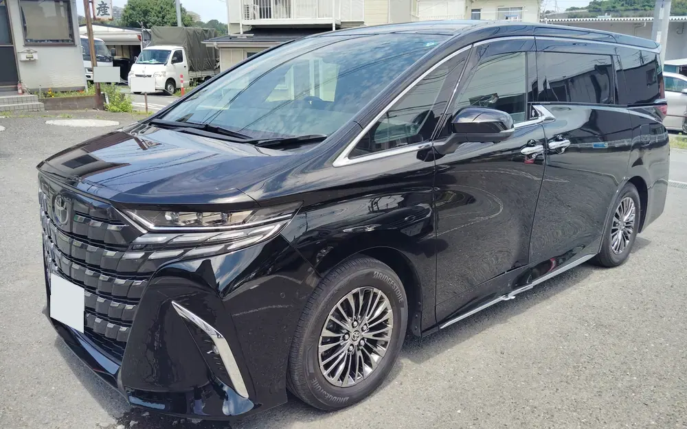 アルファードの実車。お預かりした車。受付でお伺いした内容から段取りを組みます