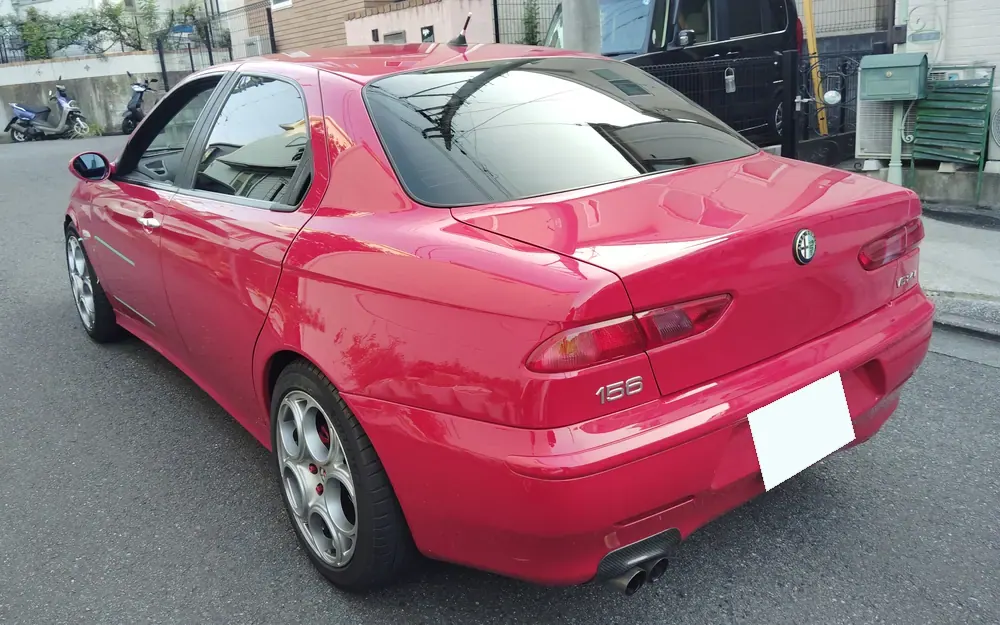 アルファロメオの実車。部品の到着を待っている間も、できる作業から進めます