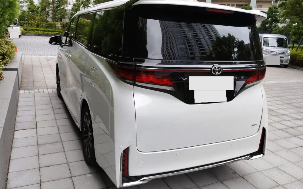 ヴェルファイアの実車。お預かりしていた車。大きい車ほど、同じ大きさの代車は数が限られます