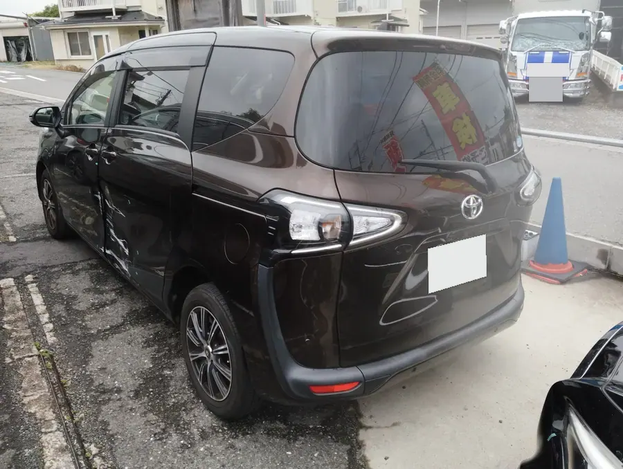 年数の経った車。全体の色の様子を見てから決めます
