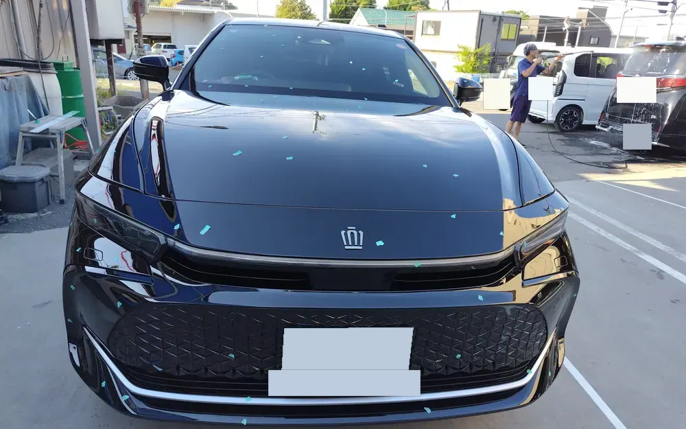 クラウンの実車。仕上げの磨き。工場によっていちばん差が出るところです