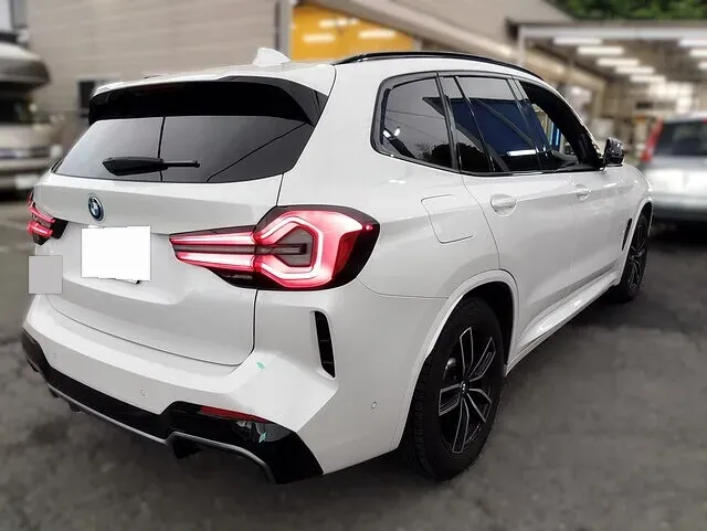 BMW X3(G01)リヤバンパーの割れ・ちぎれを交換せず補修した事故修理事例