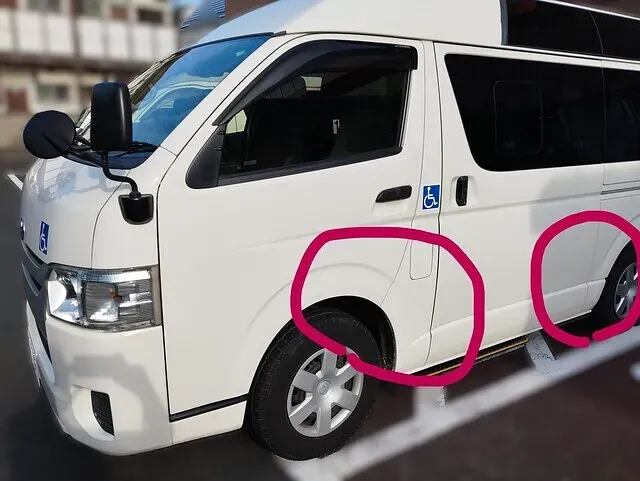 ハイエースバン(TRH200)左側面4パネルを交換せず板金で整えた事例