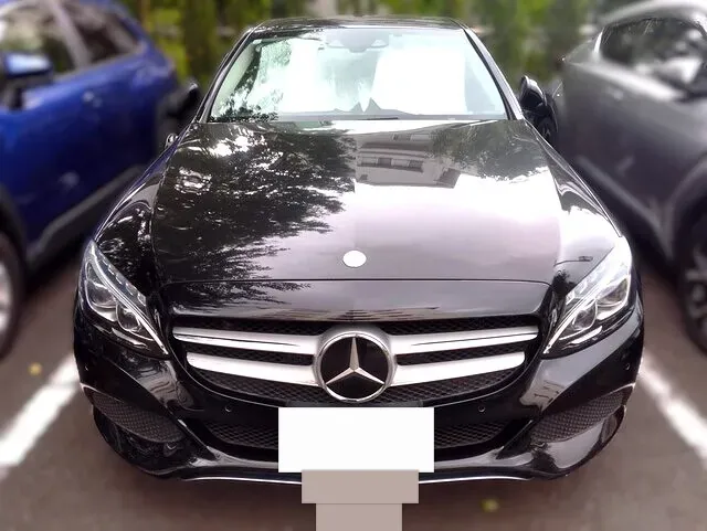 ベンツCクラス(W205)のアルミドアとリアフェンダーを板金で再生した事例
