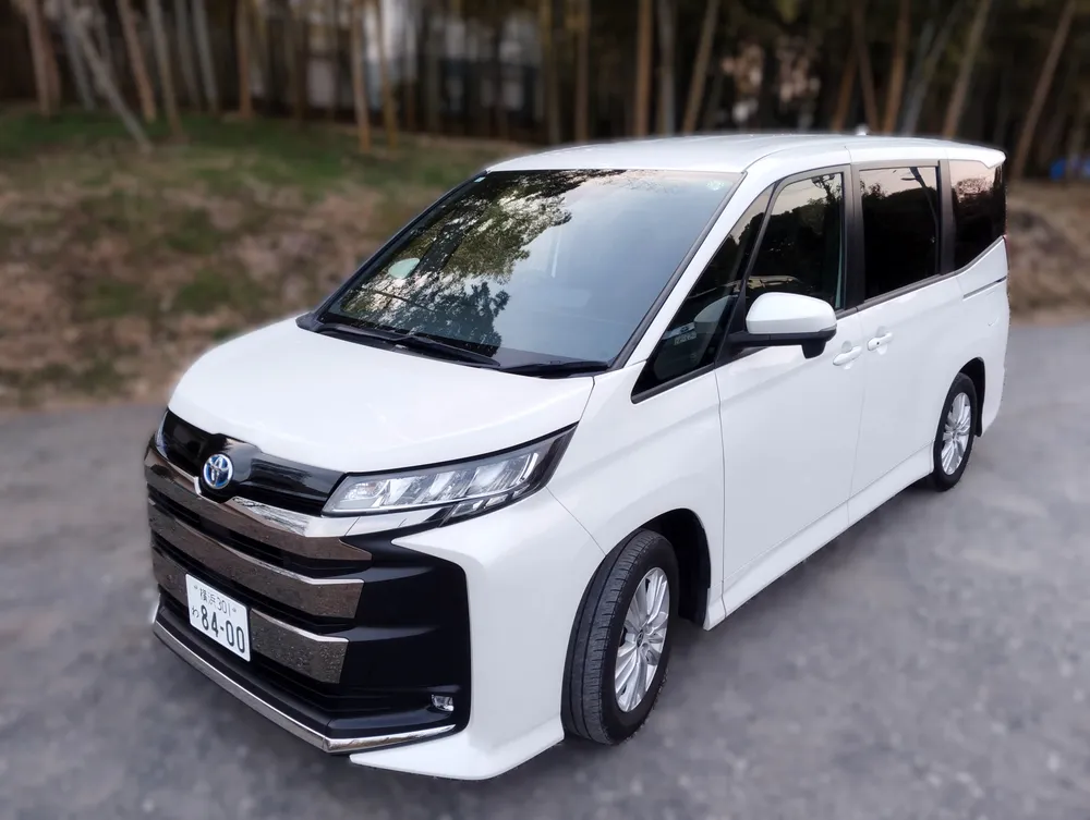 KBS勝田レンタカーのトヨタ・ノア ハイブリッド（ミニバンの代車）