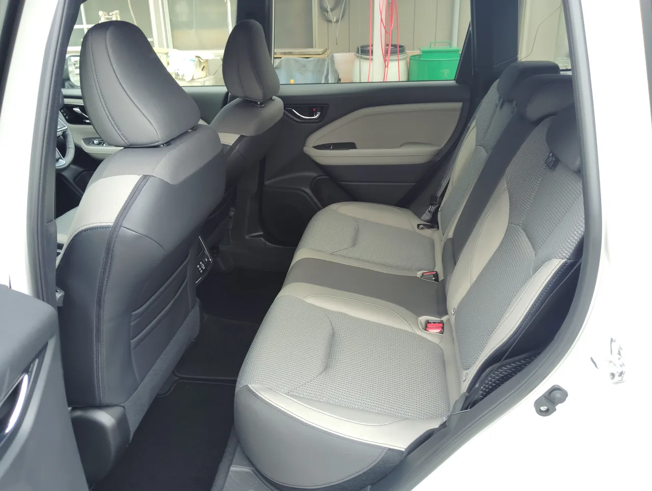 新型フォレスター 後席 代車